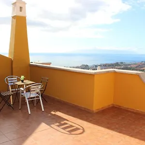  Apartamento With A Serene Ocean And Mountain View